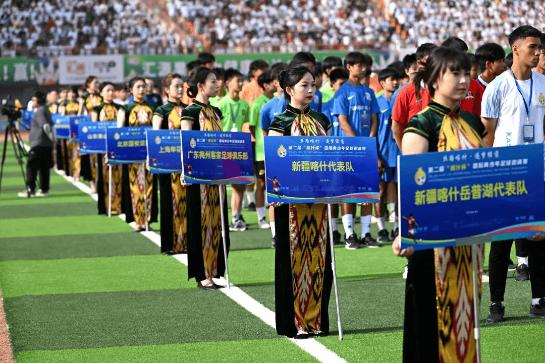 关于足球比赛全国上演，球迷激情呐喊声此起彼伏的信息