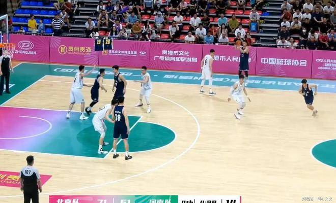 关于新疆男篮擒获河南领先积分榜的信息