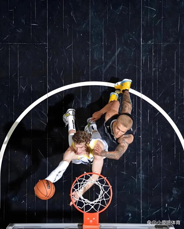 开云平台-爵士大胜开拓者取得连胜