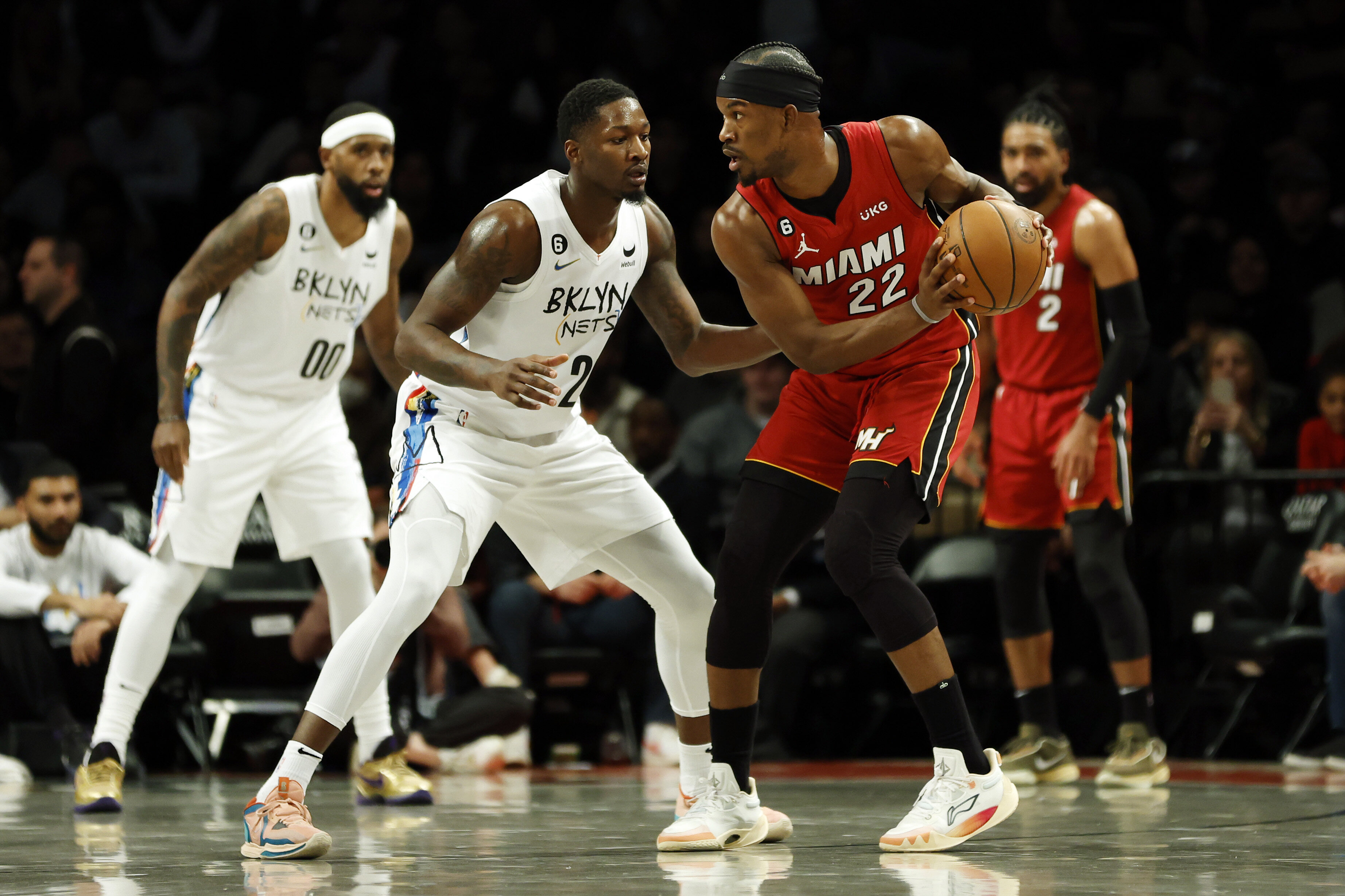 开云体育app-篮网主场击败雄鹰，东部排名升至第四