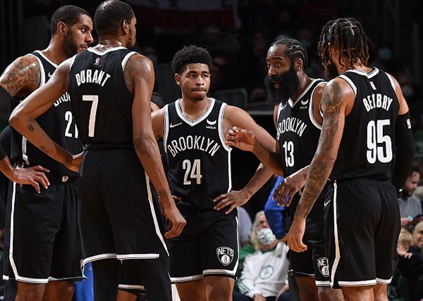 篮网主场击败雄鹰,东部排名升至第四 篮网主场击败雄鹰,东部排名升至第四