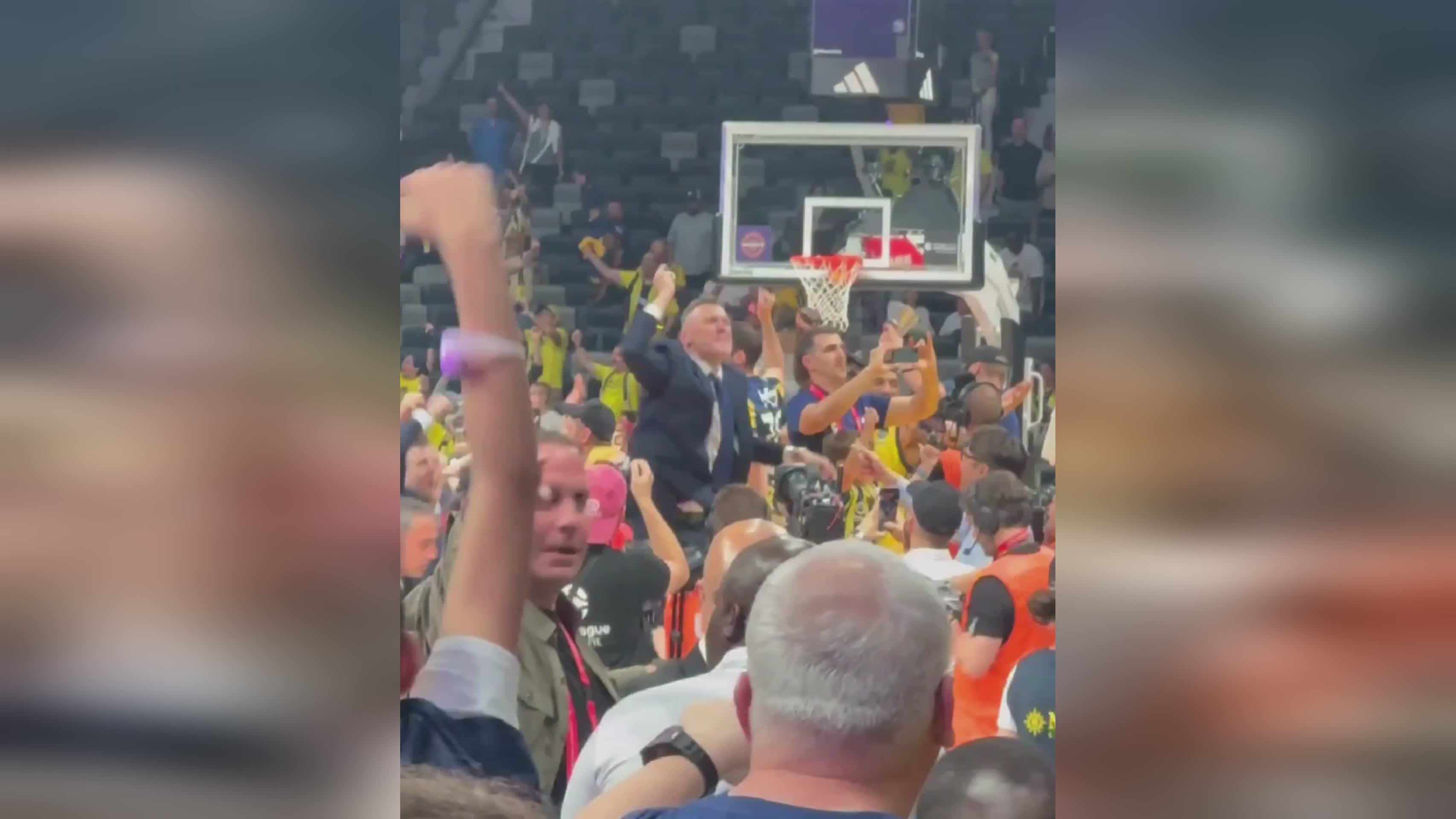 巴西男篮鏖战加拿大男篮,巴恩斯送出助攻的简单介绍 巴西男篮鏖战加拿大男篮,巴恩斯送出助攻的简单介绍