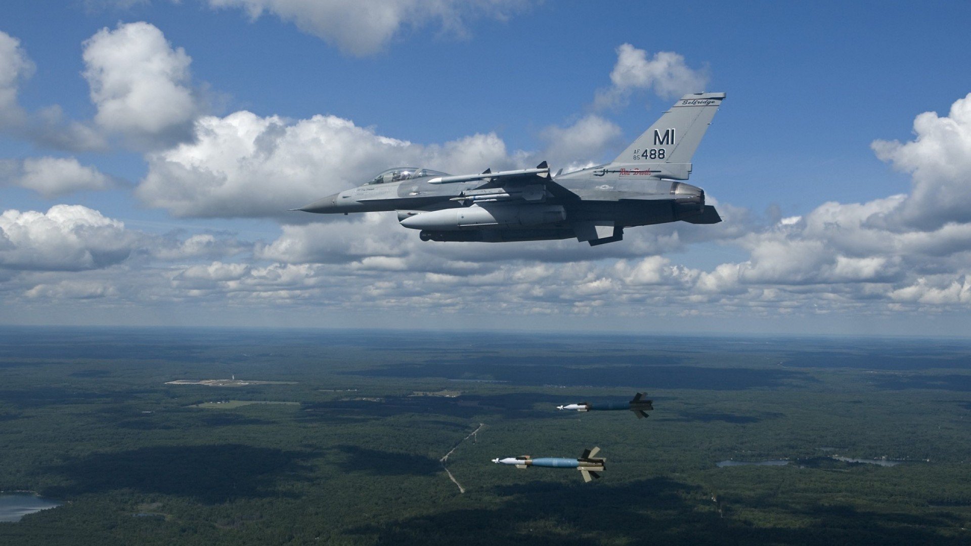 引擎与心跳,当恩比德点燃F1街道赛之夜