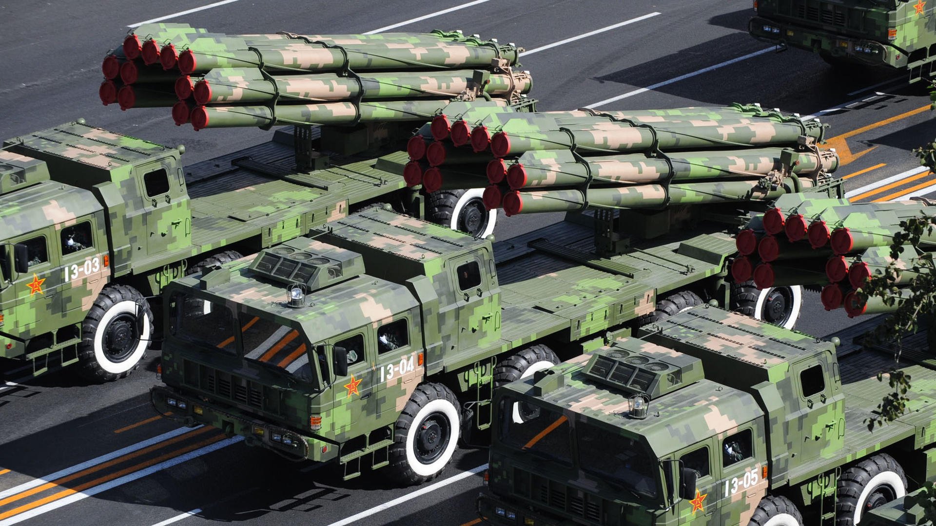 开云下载-F1引擎的轰鸣中，奥斯梅恩冲破黑暗成为那不勒斯唯一的光