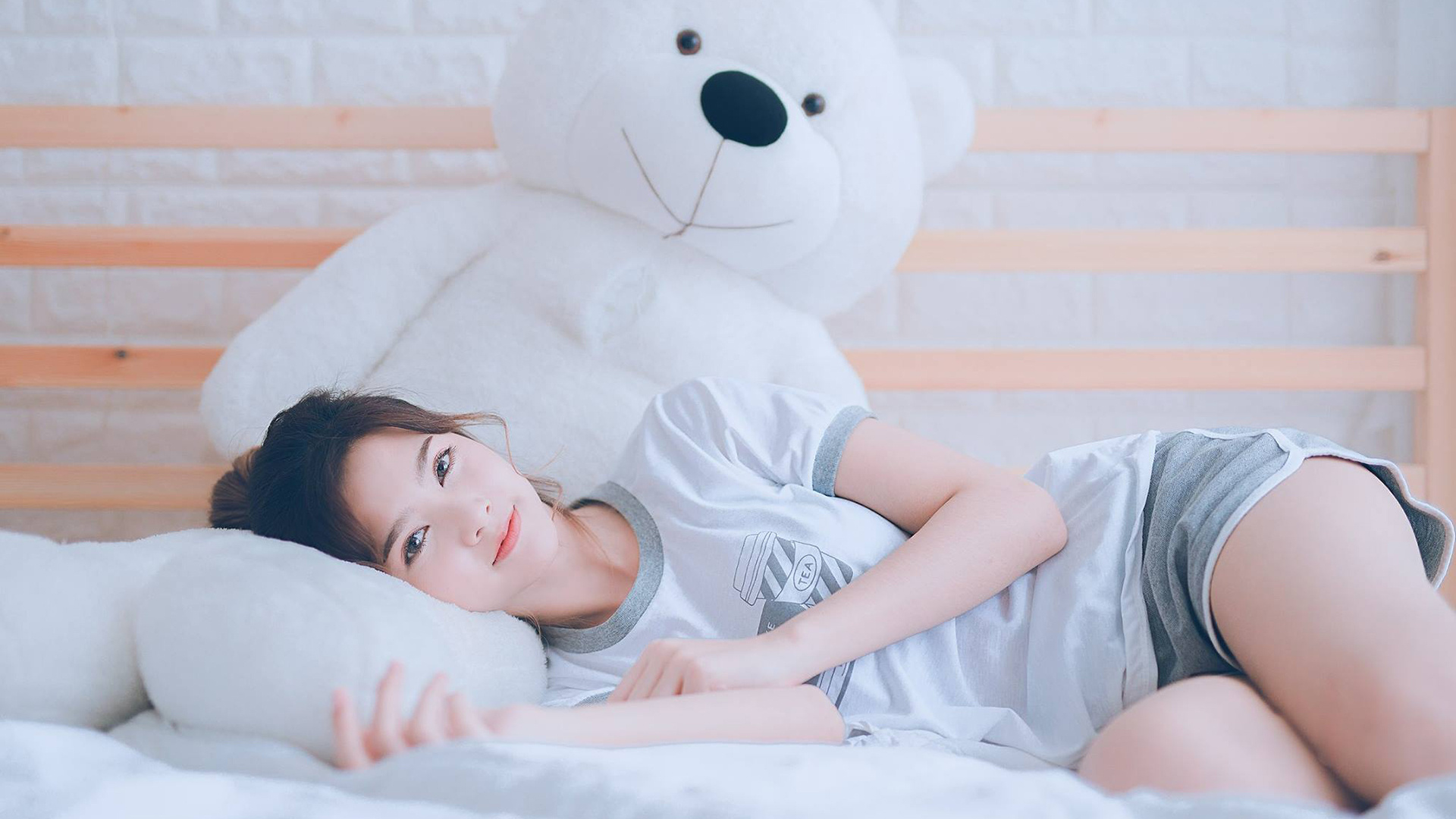 足球双星闪耀，迪巴拉统治全场，瑞士打穿安哥拉